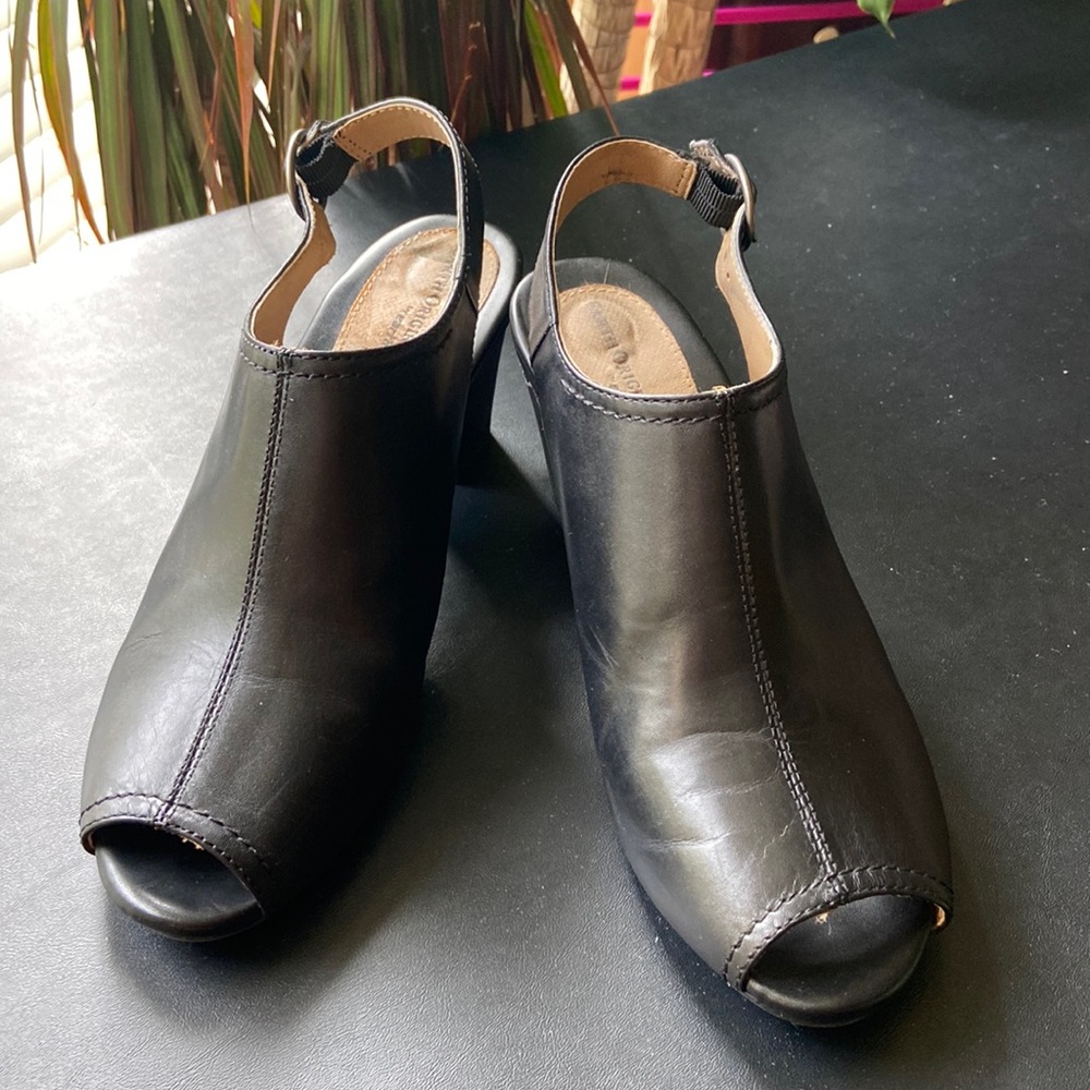 Earth Origins Black Leather Block Heel Open Toe Slide Sandal